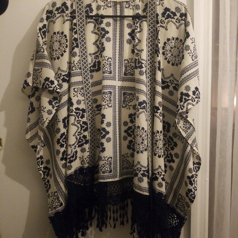 Jolt Fringe Kimono